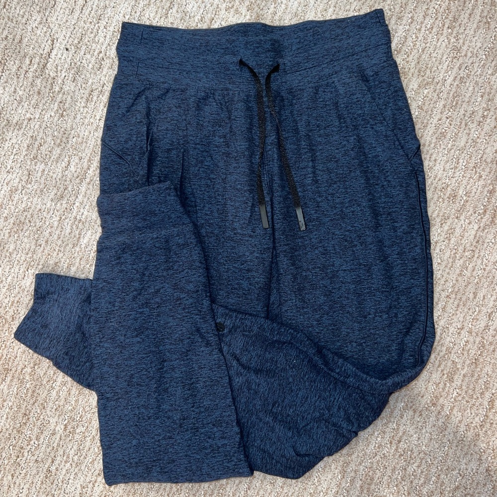 Lululemon joggers size 4